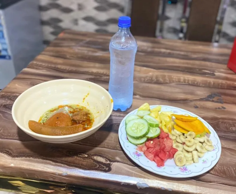 Seven Meals a Problem: The Practical Food Playbook for Patients on Long-Term Steroids